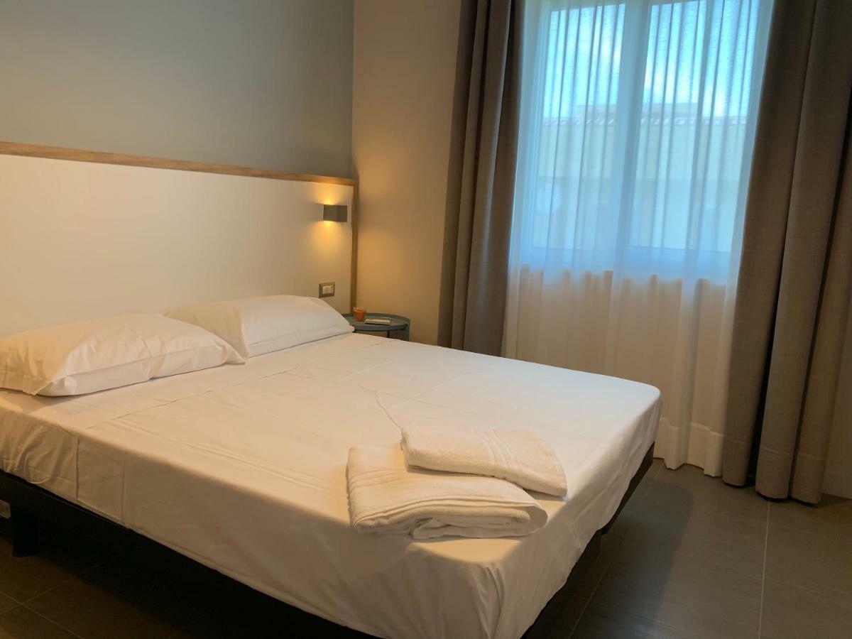 Red'S Apartments ตอร์เร เมลิสซา ภายนอก รูปภาพ