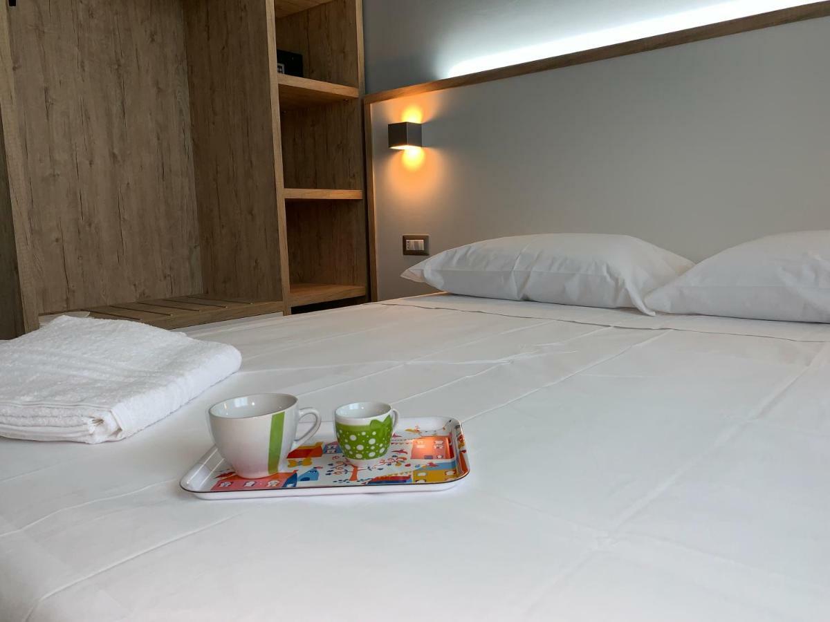 Red'S Apartments ตอร์เร เมลิสซา ภายนอก รูปภาพ